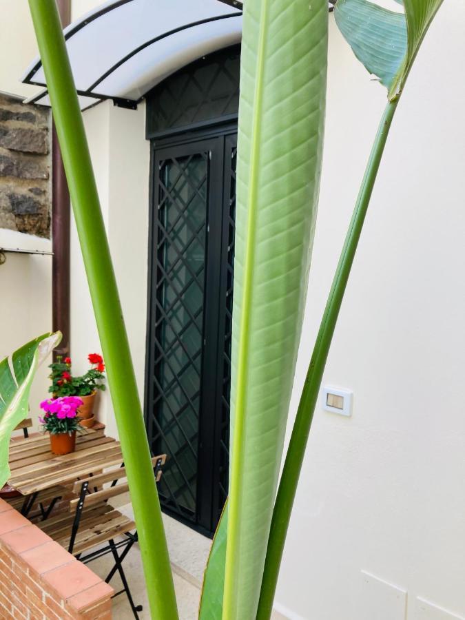 Lavica Di Mezzo Apartments Catania Exterior foto
